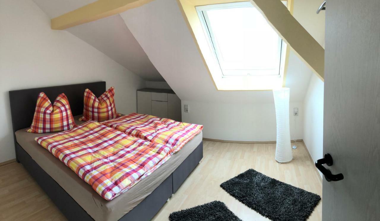 Kuschelige Dachgeschosswohnung Am Clarapark Appartement *
