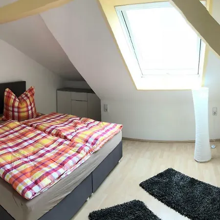 Kuschelige Dachgeschosswohnung Am Clarapark Leipzig Exterior photo