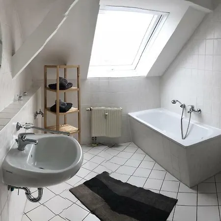 Kuschelige Dachgeschosswohnung Am Clarapark Leipzig Exterior photo