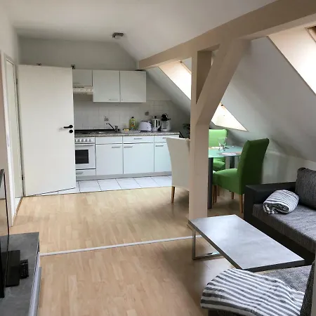 Kuschelige Dachgeschosswohnung Am Clarapark Leipzig Exterior photo