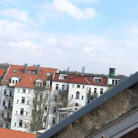 Kuschelige Dachgeschosswohnung Am Clarapark Leipzig Exterior photo