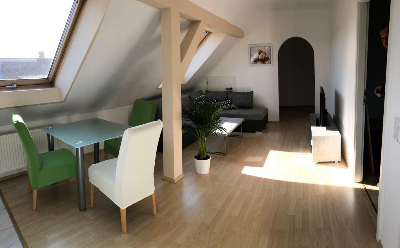 Kuschelige Dachgeschosswohnung Am Clarapark